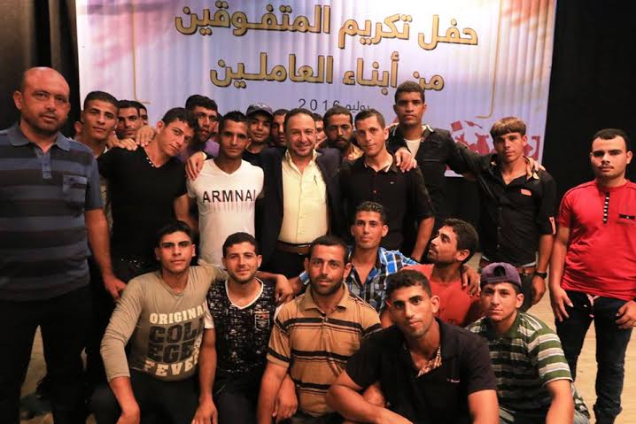 بلدية غزة تُكرم المتفوقين في المراحل المدرسية من أبناء العاملين