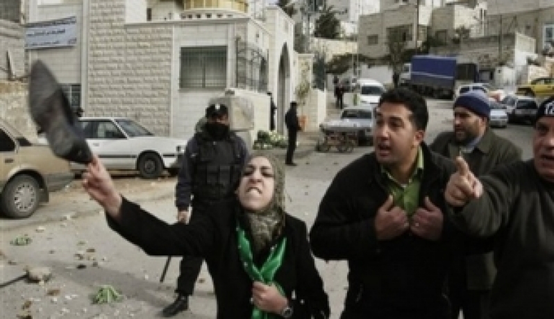الاحتلال يُخلي عائلة من منزلها في القدس القديمة بالقوة
