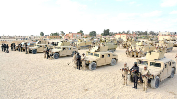 مصر.. الجيش يطوق سيناء ويشن حملة مداهمات واسعة