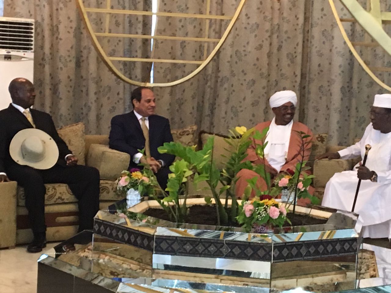 جلسة حوار وطنى بين السيسي والبشير فى الخرطوم