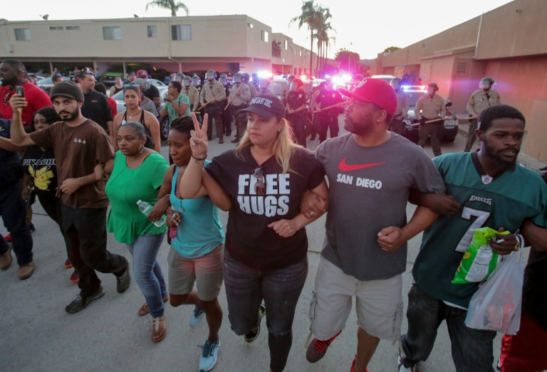 تصاعد الاحتجاجات بعد مقتل رجل أسود على يد الشرطة في كاليفورنيا