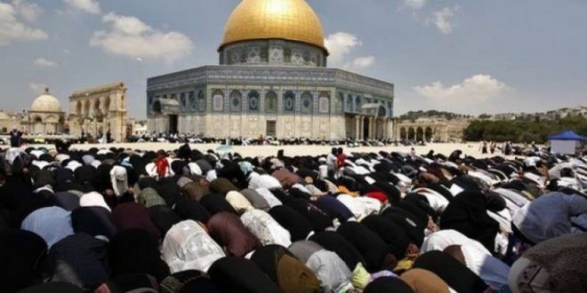 مغادرة حافلة من غزة للصلاة في المسجد الأقصى