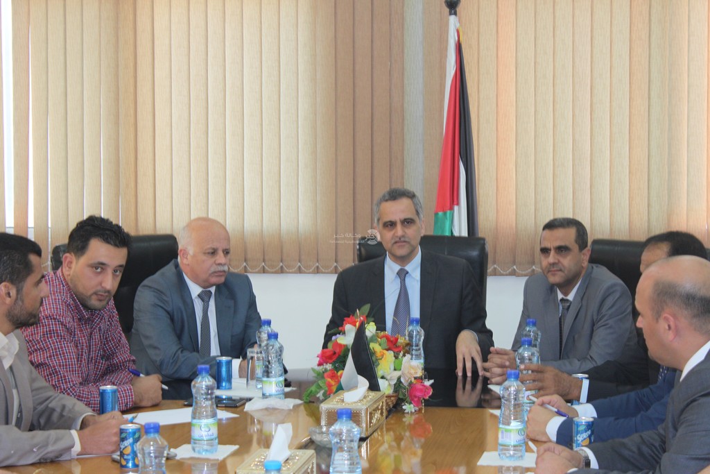 بالصور: وزير الاتصالات يترأس أولى اجتماعاته بمقر الوزارة في غزة