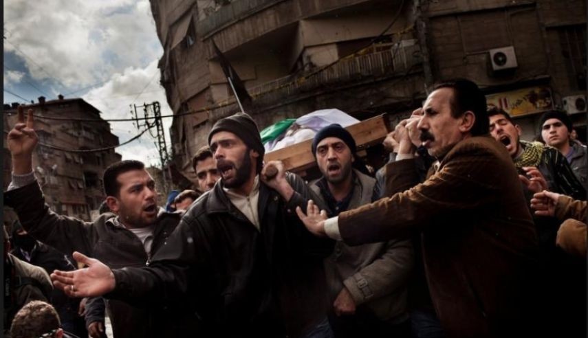 استشهاد لاجئ فلسطيني جراء تجدد المواجهات في مخيم اليرموك بسوريا 