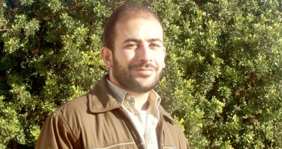 إدارة السجون تمنع والدة الأسير اطبيش من زيارته