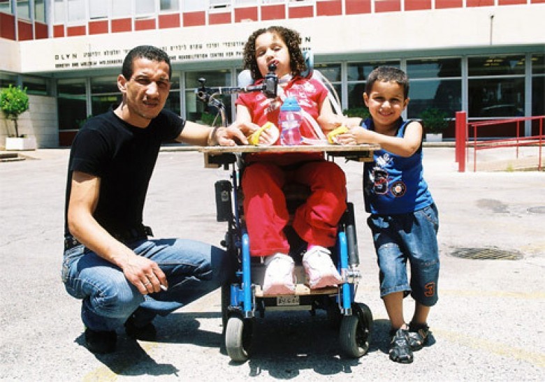 منح الجنسية الإسرائيلية لفتاة غزية أصيبت خلال استهداف منزلهم