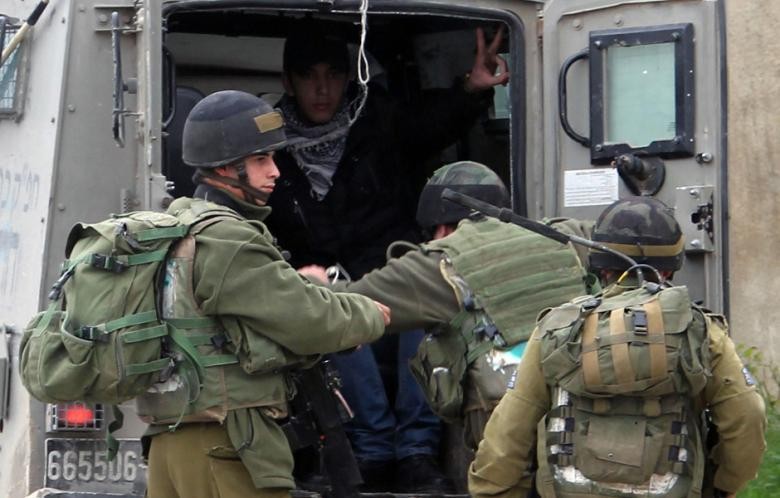 الاحتلال يُمدّد توقيف شابين من جنين ويحولهما للتحقيق والعزل