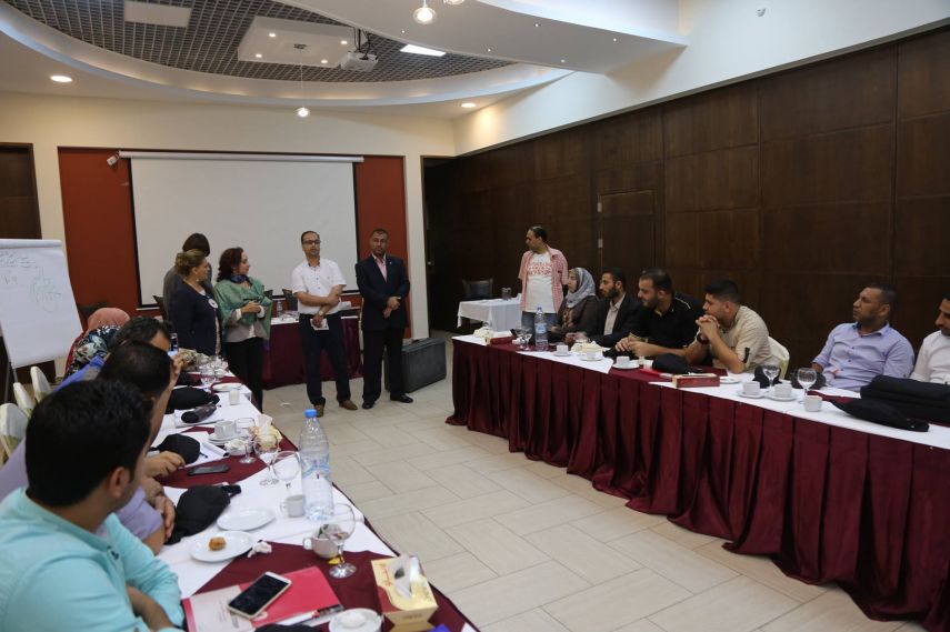 الصليب الاحمر يختتم دورة تدريبية حول القانون الدولي الإنساني ومبادئ الإسعافات الأولية