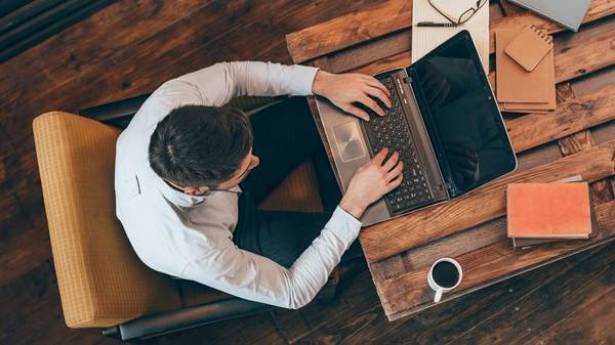 ثلثا مستخدمي الإنترنت في العالم تحت عين الرقيب