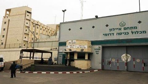 أسيران فلسطينيان في سجن "عوفر" يضربان عن الطعام