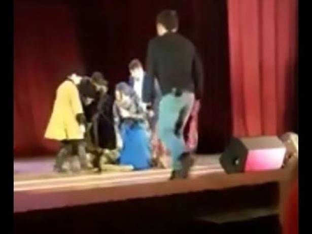 بالفيديو: لحظة وفاة فنان على المسرح