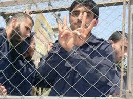 3 أسرى يدخلون أعواماً جديدة في سجون الاحتلال