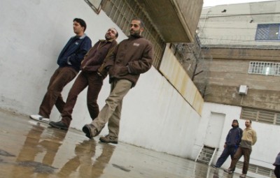 خمسة أسرى يدخلون أعوماً جديدة في سجون الاحتلال