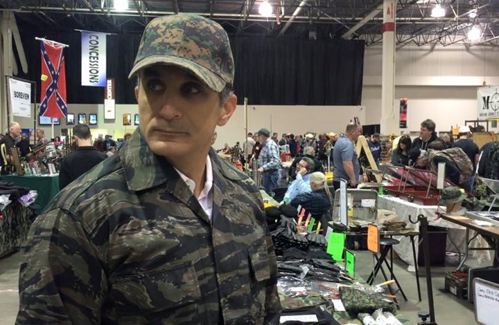 تعرض لهجوم ضخم :باسم يوسف يرتدي اللباس العسكري.. ماذا يقصد؟