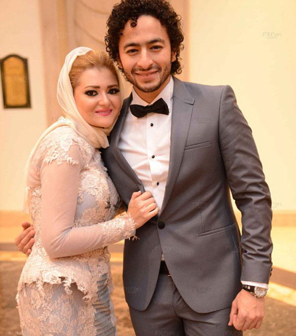 شاهد بالصورة : حمادة هلال يحتفل بعيد ميلاد زوجته... وجمالها يخطف الأنظار!