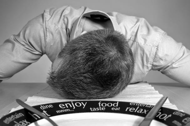 تحذير: لا تأكلوا بعد استخدام مطهرات اليدين فهى تسبب السرطان