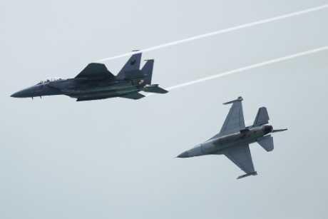 لبنان : طائرتان حربيتان إسرائيليتان تخرقان الأجواء الجنوبية