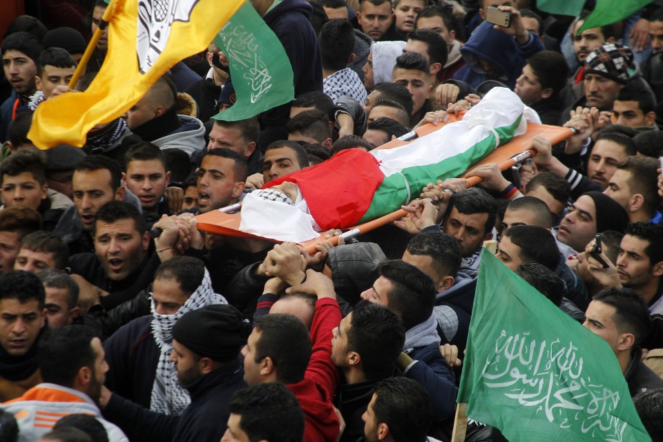 سلطات الاحتلال تسلم جثامين شهداء "انتفاضة القدس" بشروط