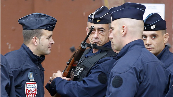 إصابة شخصين برصاص مسلح  قرب متجر غرب باريس