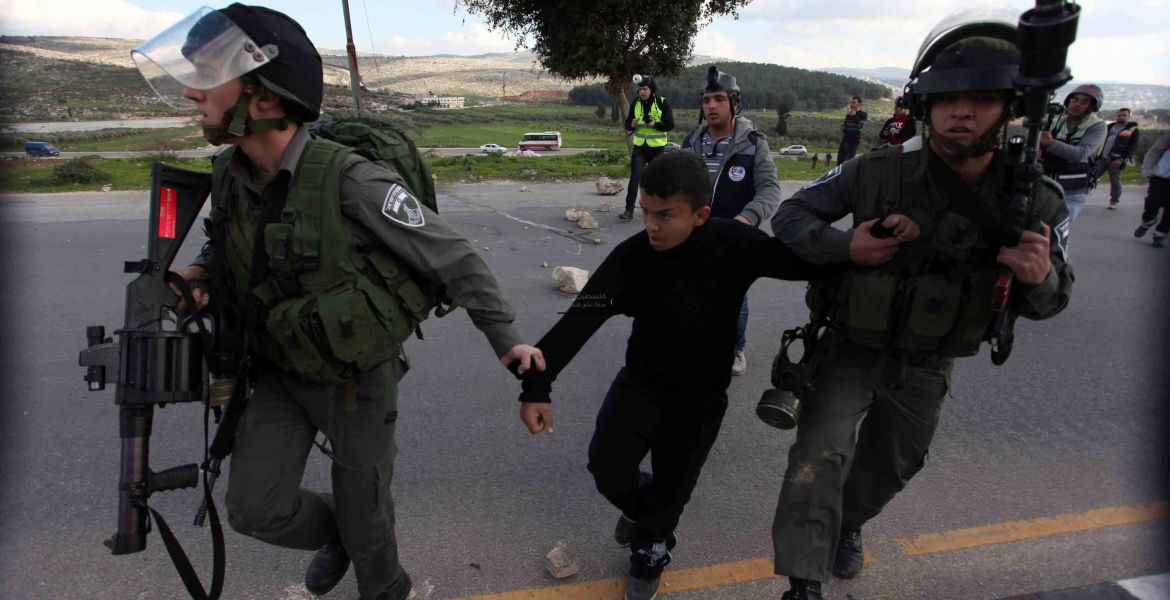 الاحتلال يواصل اعتقال ثلاثة أشقاء قاصرين من بيت لحم