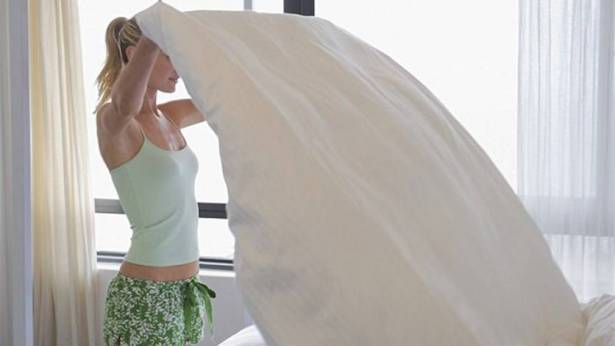 كم مرّة يجب تغيير غطاء الفراش للتخلص من البكتيريا والأمراض؟