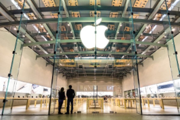 إيلون ماسك يكشف المشروع "السري" الذي تعمل عليه آبل !