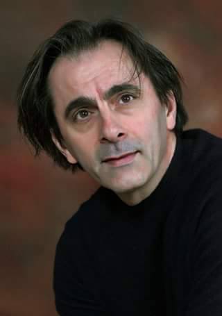 د علواني " الرجل الذي نقش ذاته بأحرف من ذهب في سماء الإعلام العربي