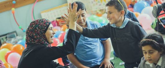 صحيفة : كيف يرتقي المُعلمون الفلسطينيون بطلابهم .. تعرف على تجربتهم