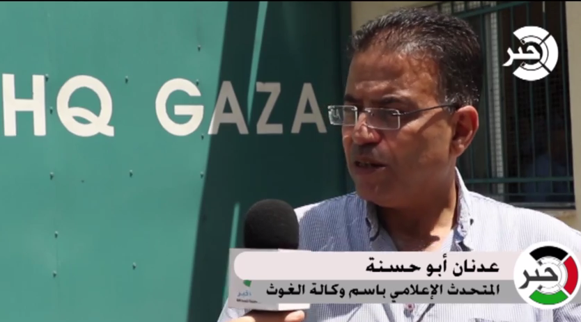 بالفيديو : أبو حسنة يوضح لخبر ... واللاجئين والطلاب : "نريد أن نعيش بكرامة ومن سواعدنا لا نريد الأونروا فلينصرفوا"