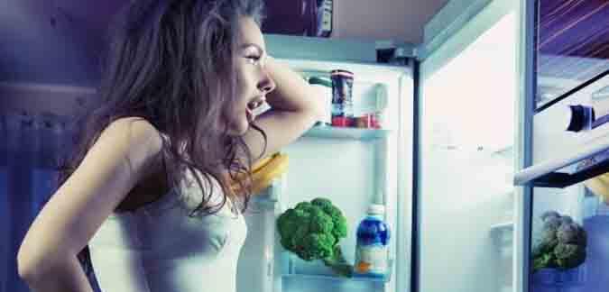 احذر: تناول الطعام ليلا يضر بالدماغ