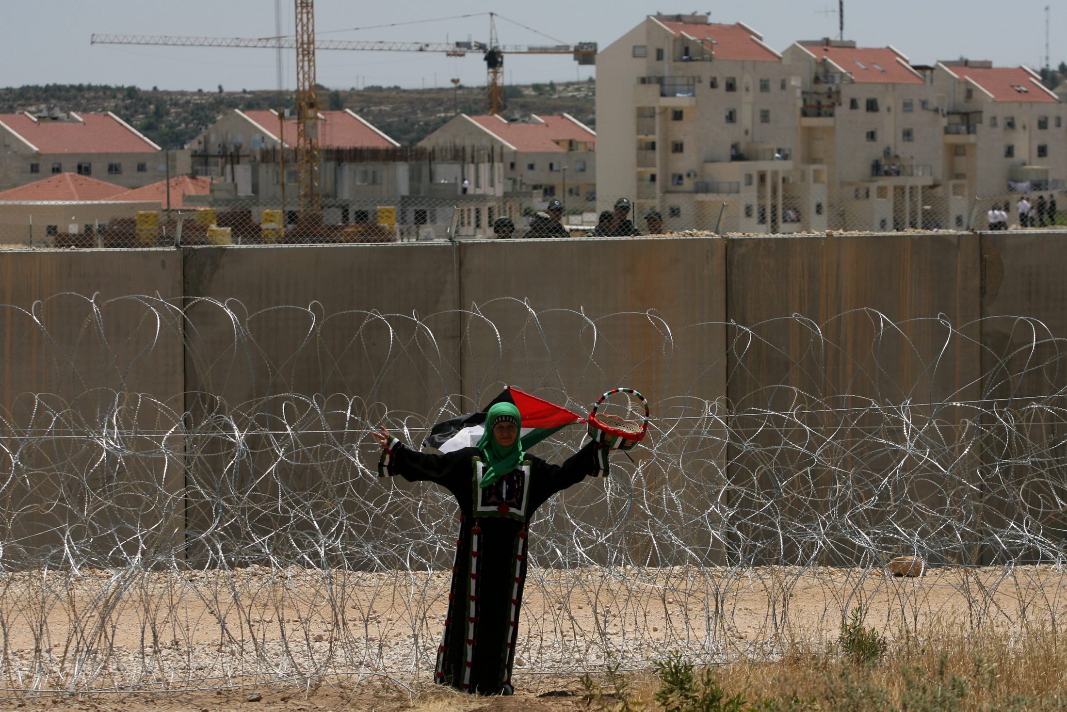 يعالون يصادق على مستوطنة جديدة توسع "غوش عتصيون"في الضفة الغربية