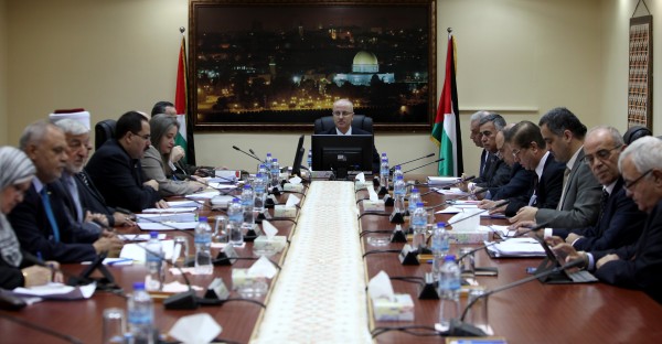 مجلس الوزراء الفلسطيني يرد على قرار توزيع الأراضي وإعدام الشاعر فياض