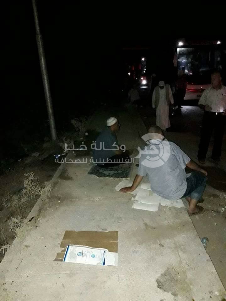 حجيج "غزة" يصطفون في شوارع رفح المصرية استعداداً لدخولهم للقطاع