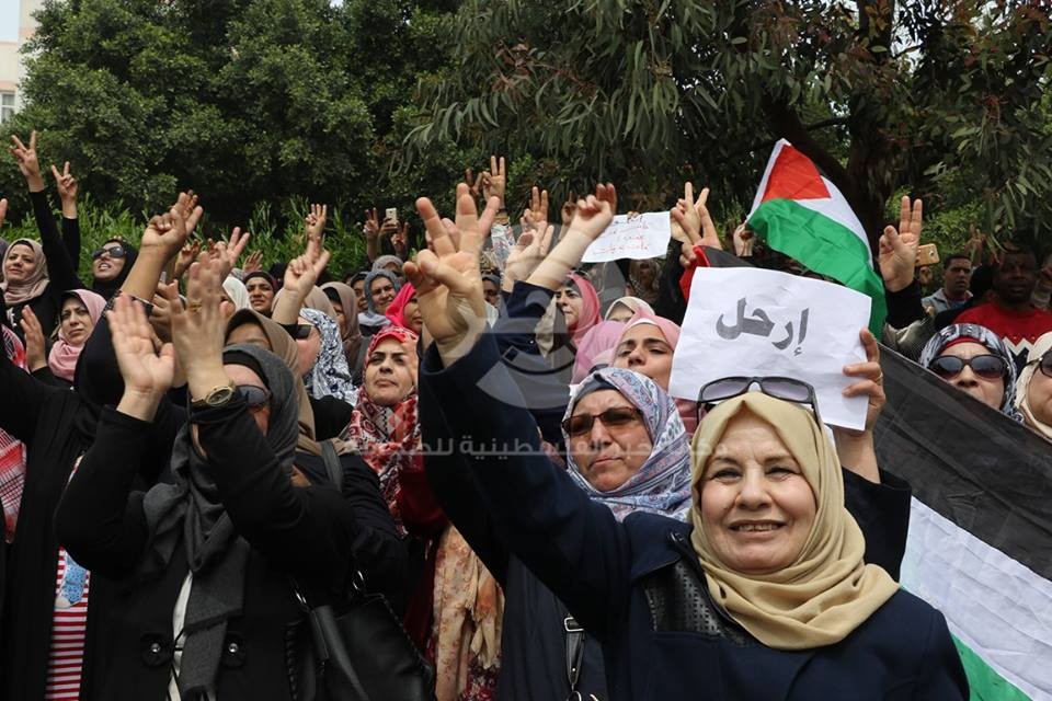 طالبوا "الحمد الله" بالرحيل