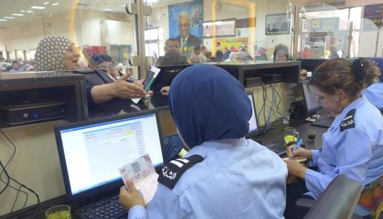 الاحتلال يمنع 21 فلسطينياً من السفر عبر معبر الكرامة