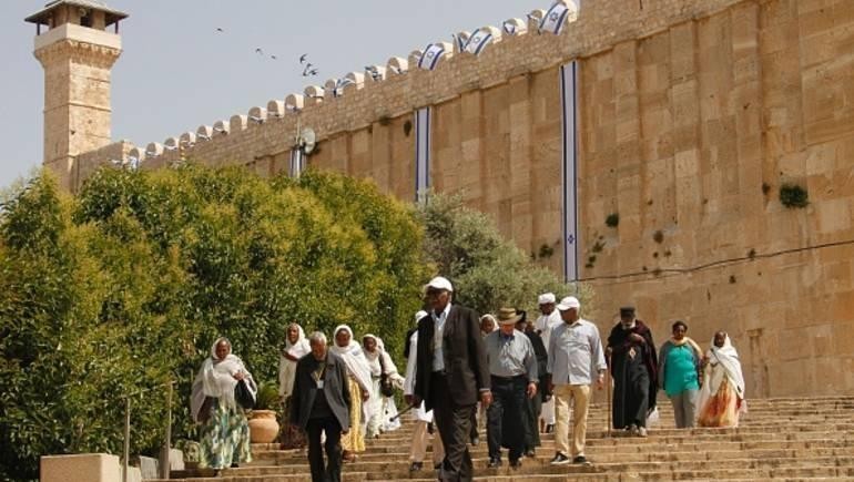 الأوقاف توظف 17 حارسًا إضافيًا للحرم الإبراهيمي