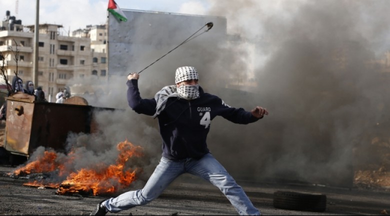 إصابة شرطياً فلسطينياً واثنين من الصحفيين بالاختناق خلال مواجهات ببيت لحم