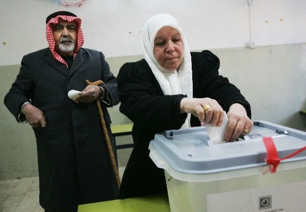 قيادي فتحاوي يدعو موظفي السلطة إلى تطليق زوجاتهم إن لم ينتخبن قائمة فتح الانتخابية
