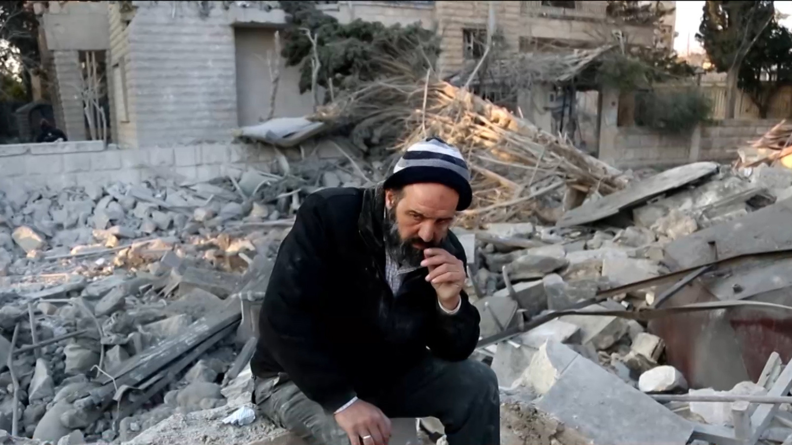 مقتل 11 شخصاً وإصابة 35 آخرين إثر قصف جوي بسوريا