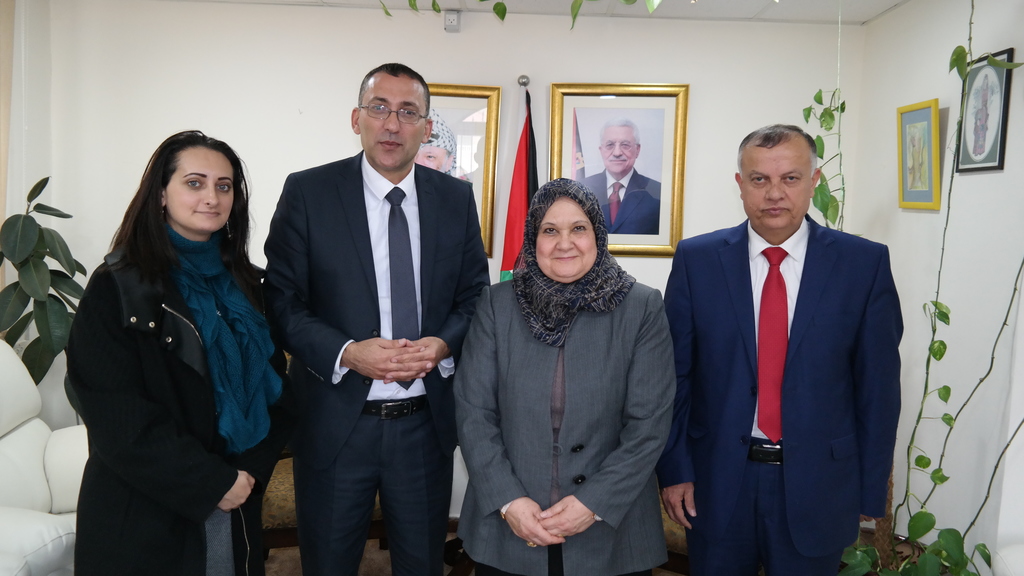 الأغا تبحث مع ممثل "التعاون الإسلامي" سبل تعزيز مكانة المرأة الفلسطينية