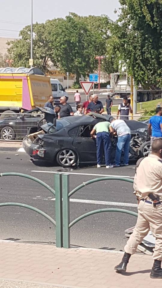 بالصور: إصابة 16 مستوطناً إثر حادث سير بين حافلة وسيارة في ديمونا