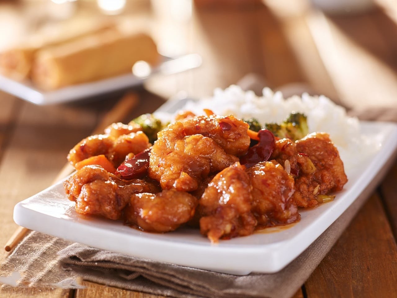 مقلوبة الدجاج بالبصل