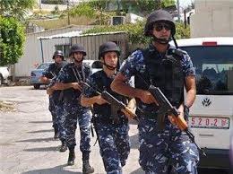 شرطة طولكرم تلقي القبض على 4 أشخاص وبحوزتهم سلاح ناري