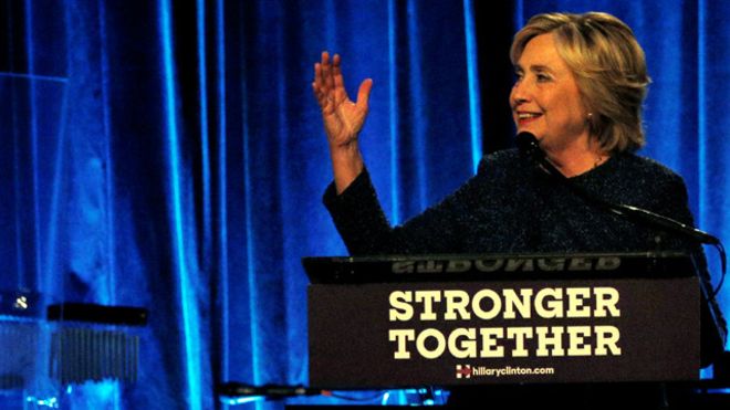 كلينتون تعتذر لوصفها انصار ترامب بـ"البائسين"