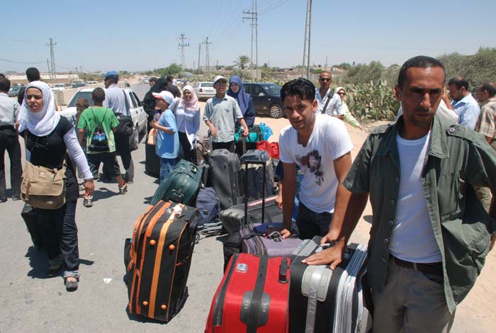 بالأسماء ... كشوفات أسماء المسافرين عبر معبر رفح