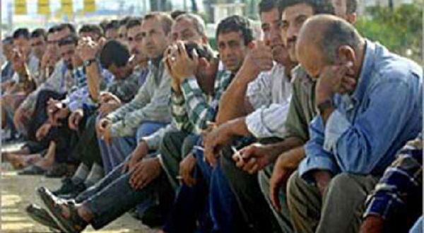 يصادف غداً يوم العمال العالمي وشبح البطالة يلاحق عمال فلسطين