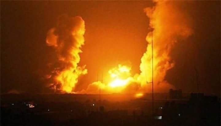 الطيران الحربي الإسرائيلي يقصف مواقع عسكرية وأراضِ زراعية بغزة