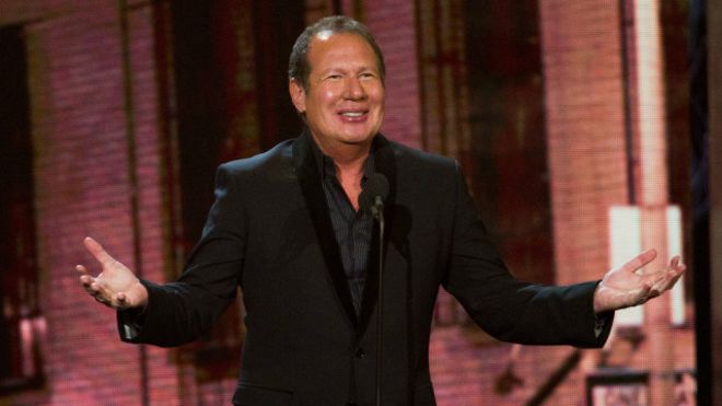 وفاة مقدم البرامج الأمريكي غاري شاندلينغ عن 66 عاما