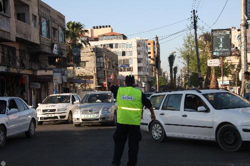 شرطة المرور تعتقل سائق هارب تسبب بإصابة طفلين في غزة