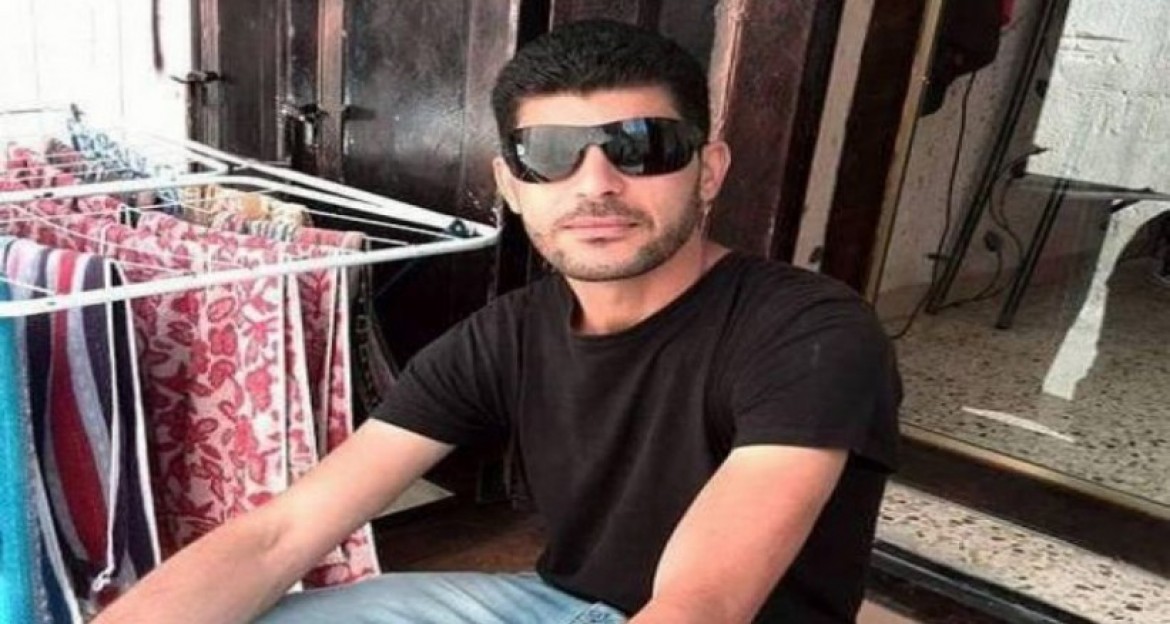 والدة الأسير وليد المسالمة تطالب المسؤولين كافة بإنقاذ حياة أبنها